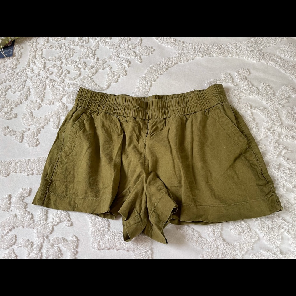 Flowy linen shorts